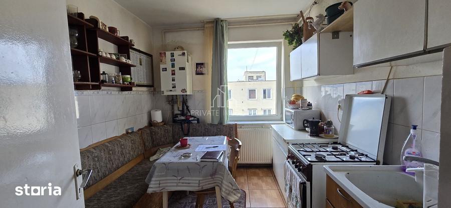 Apartament cu 3 camere semidecomandat în Central
