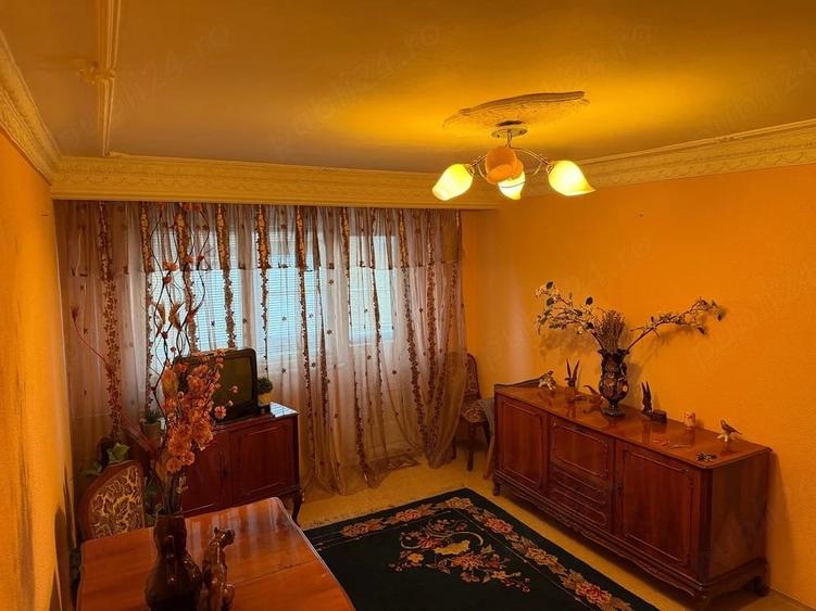 Apartament cu 3 camere decomandat în Central