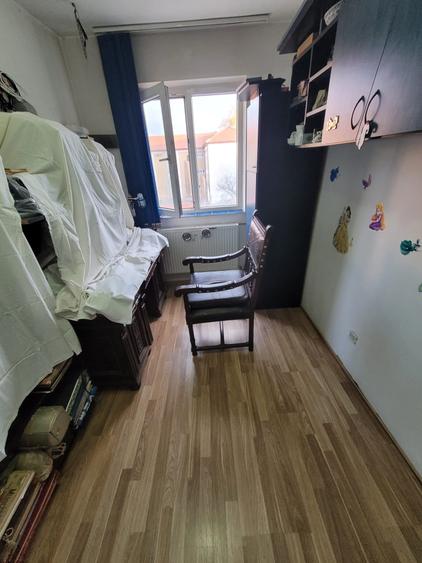 Apartament cu 3 camere semidecomandat în Dacia