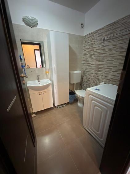 Apartament cu 3 camere decomandat în Berceni