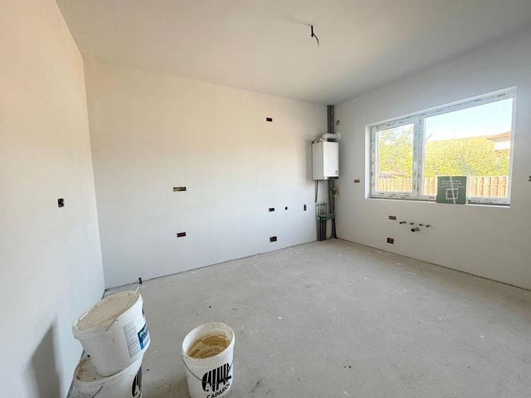 Duplex cu 4 camere cu Canalizare în Florești