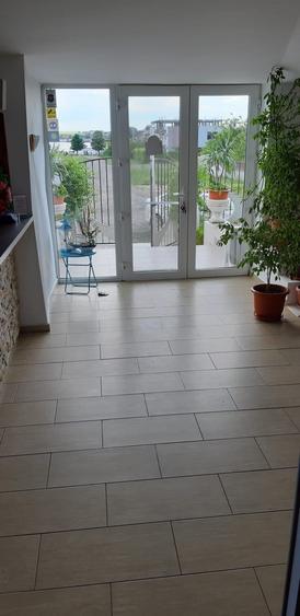 Casă individuală cu 16 camere cu Canalizare în Est