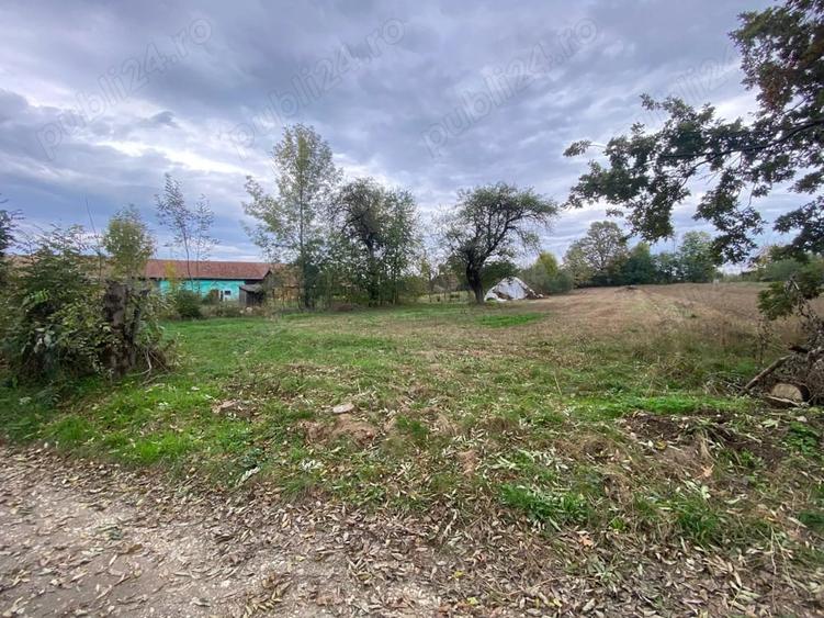 Teren de 2055 mp, în Sâmbăta de Sus