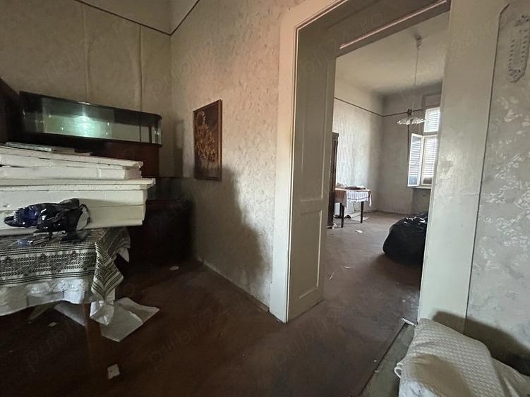 Apartament cu 3 camere semidecomandat în Central