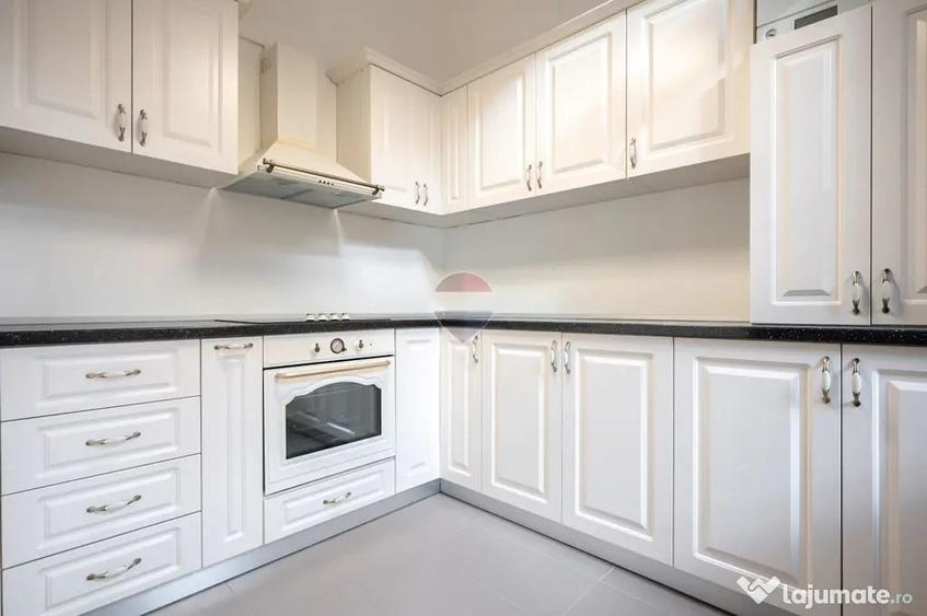 Apartament cu 3 camere decomandat în Centrul Istoric