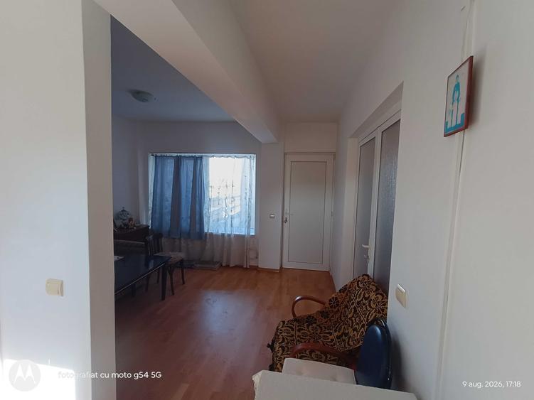 Apartament cu 2 camere nedecomandat în Piața Nouă