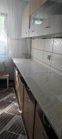 Apartament cu 2 camere semidecomandat în Podu Roș