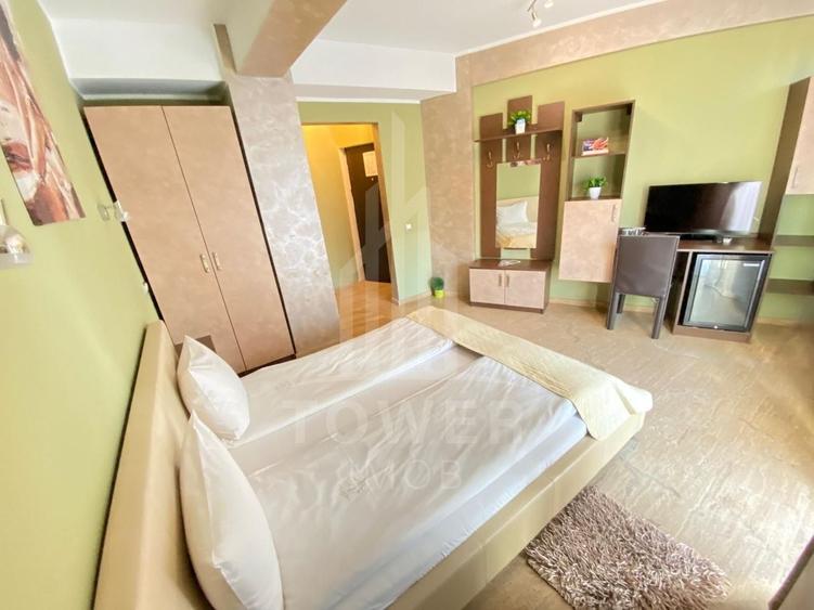 Casă individuală cu 8 camere cu Canalizare în Central