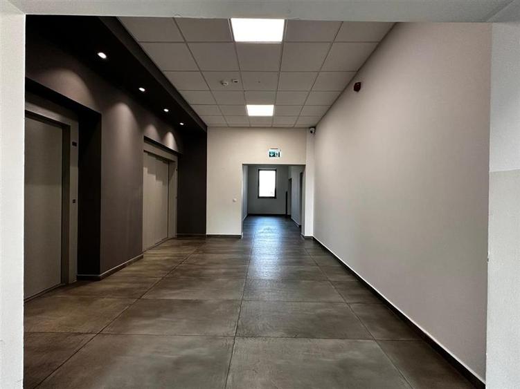 Birou, de 150 mp, în Baza 3