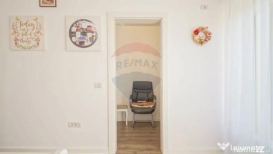 Apartament cu 5 camere decomandat în Noua