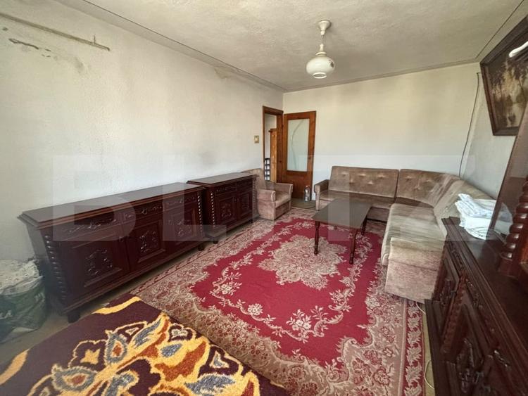 Apartament cu 3 camere decomandat în Micro 12