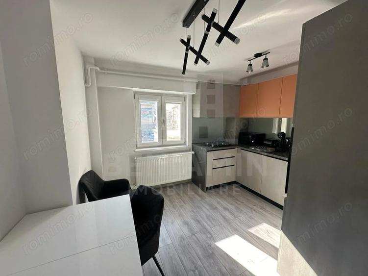 Apartament cu 4 camere decomandat în Central
