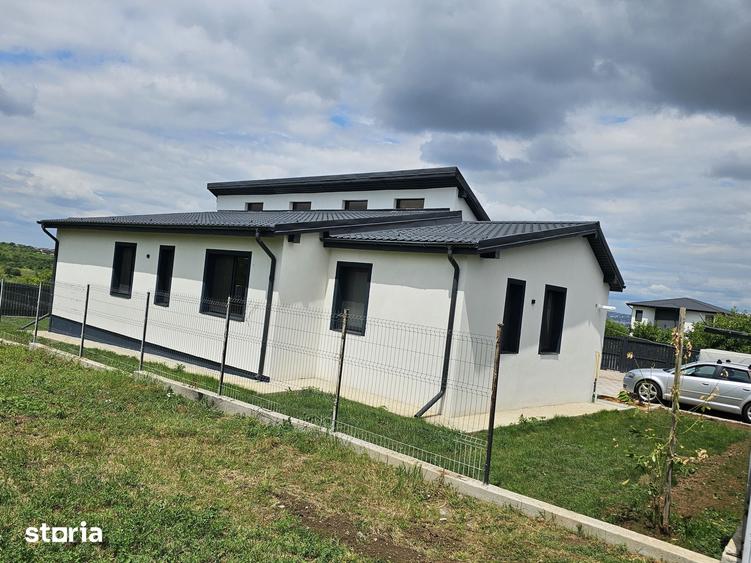 Casă cu 4 camere cu Teren 600 Mp în Central