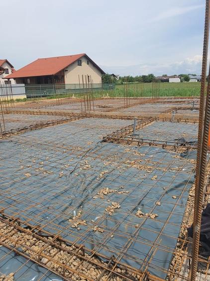 Casă individuală cu 4 camere cu Canalizare în Livezeni
