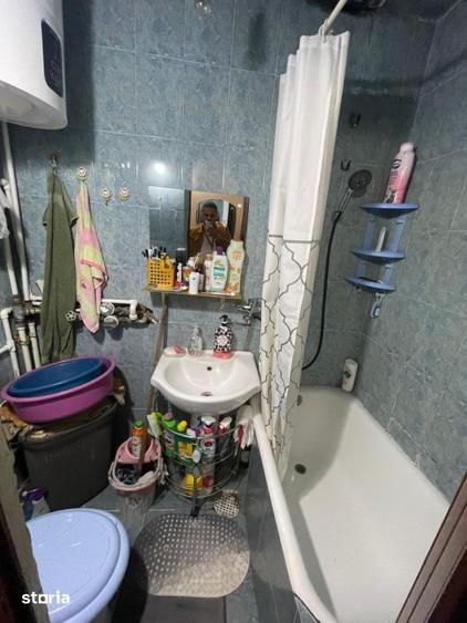 Apartament cu 3 camere semidecomandat, mobilat în Valea Rosie