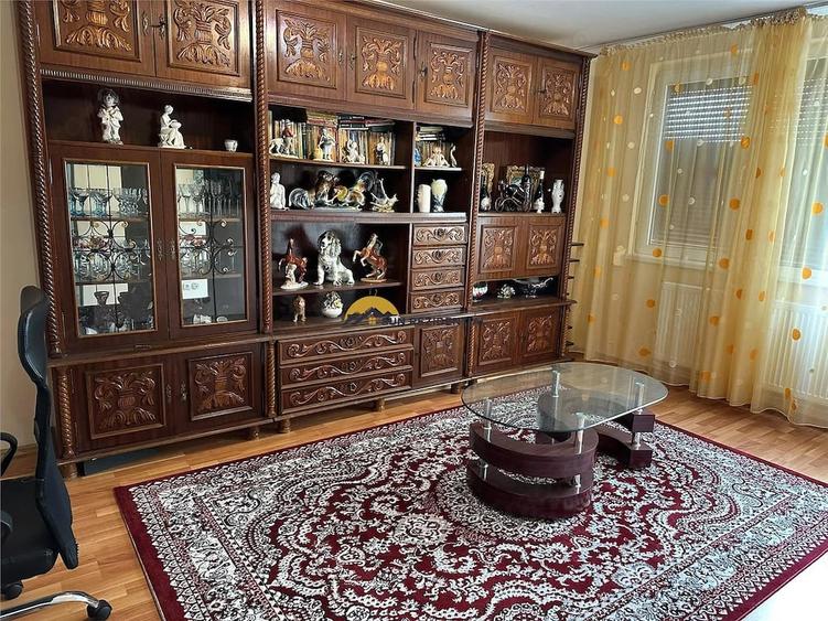 Apartament cu 3 camere decomandat în Berceni