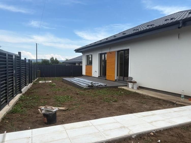 Casă individuală cu 4 camere cu Canalizare în Horpaz