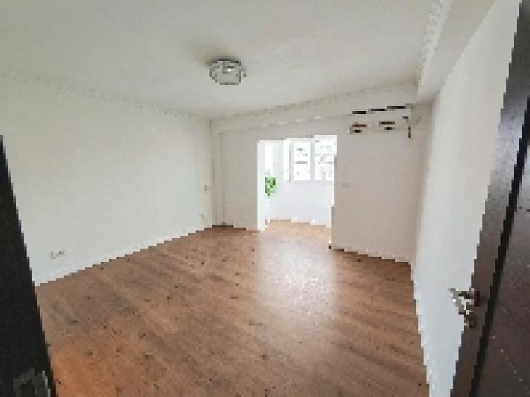 Apartament cu 4 camere decomandat în Decebal