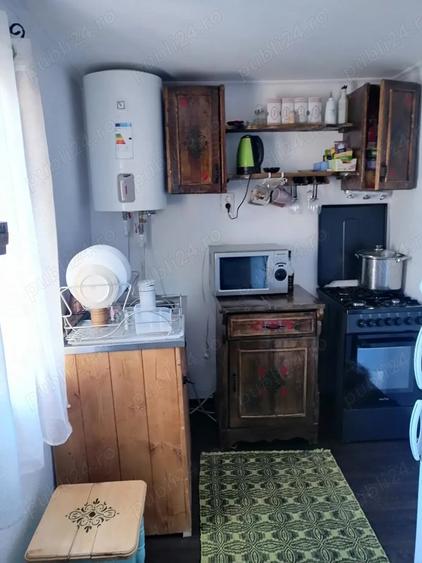 Casă cu 4 camere cu Teren 2100 Mp în Poiana Stampei