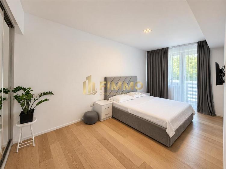 Apartament cu 3 camere semidecomandat, mobilat în Central
