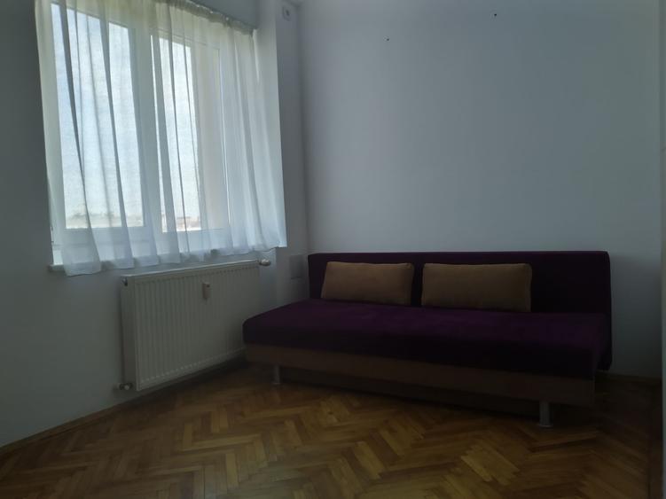 Apartament cu 3 camere semidecomandat în Sala Palatului