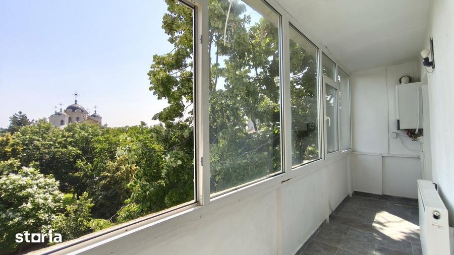 Apartament cu 3 camere decomandat în Central