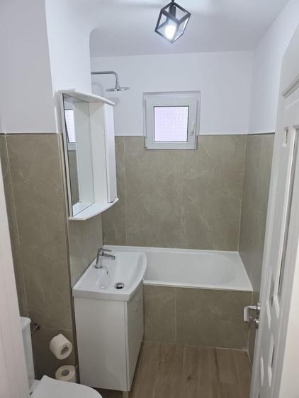 Apartament cu 3 camere decomandat în Republicii