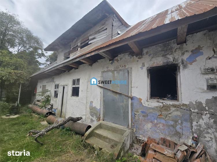 Casă cu 6 camere cu Teren 1600 Mp în Lisa