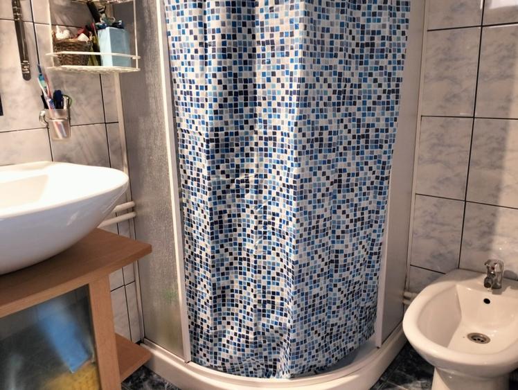 Casă individuală cu 3 camere cu Teren 100 Mp în Andronache