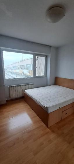Apartament cu 3 camere semidecomandat, mobilat în Obor