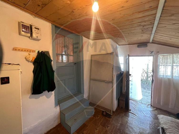 Casă cu 4 camere cu Teren 1000 Mp în Mihălceni