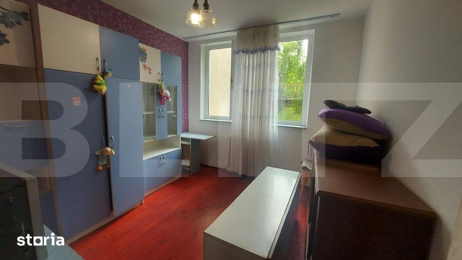 Apartament cu 3 camere semidecomandat în Simeria