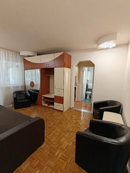 Apartament cu 3 camere semidecomandat în Dosu Bricii