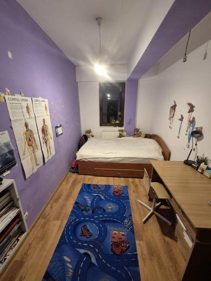 Apartament cu 3 camere semidecomandat în Florești
