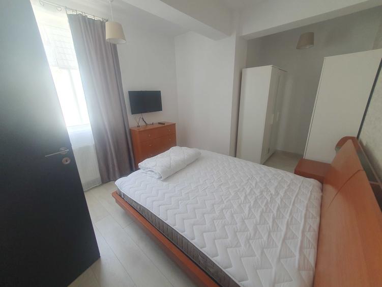 Apartament cu 3 camere semidecomandat în Central