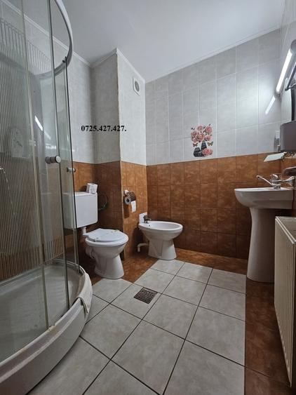 Casă cu 25 camere cu Teren 2940 Mp în Central