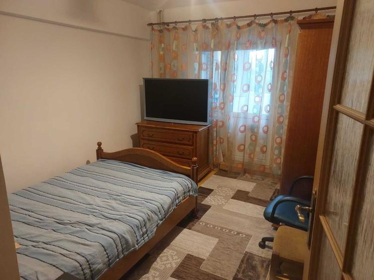Apartament cu 3 camere decomandat în Păcurari