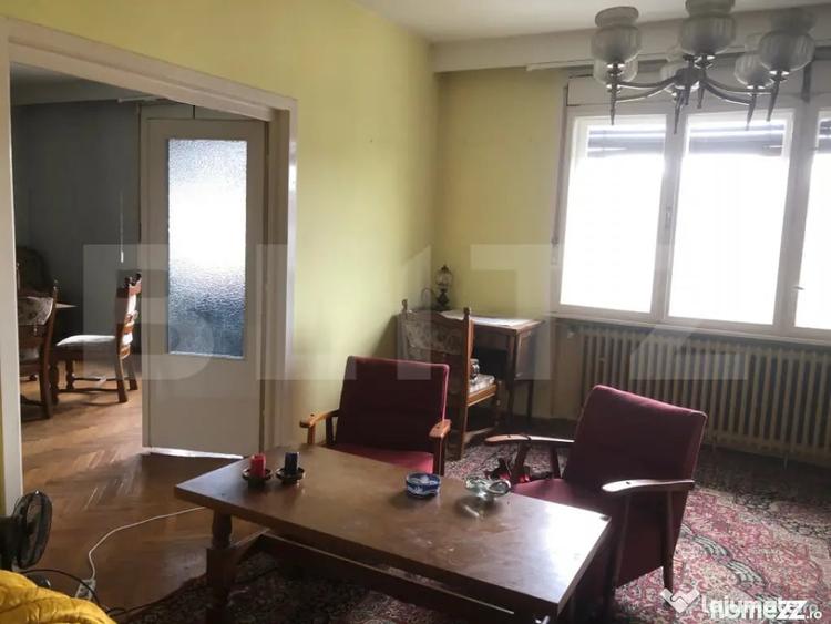 Apartament cu 4 camere decomandat în Semicentral