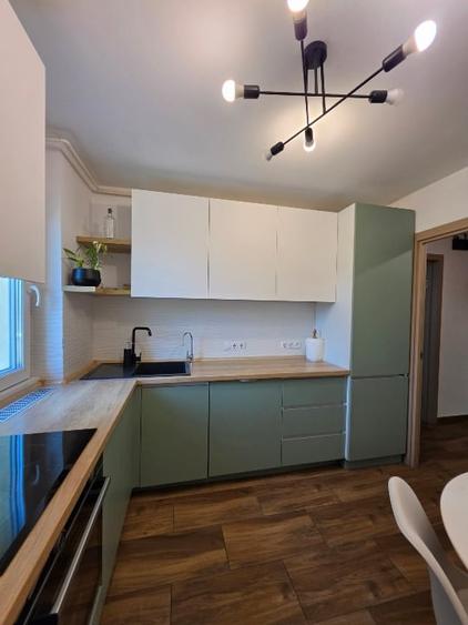 Apartament cu 3 camere semidecomandat, mobilat în Podu Roș