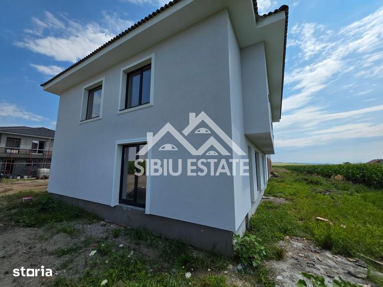 Casă cu 4 camere cu Teren 230 Mp în Central