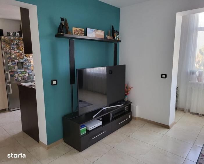 Apartament cu 4 camere decomandat în Calea București
