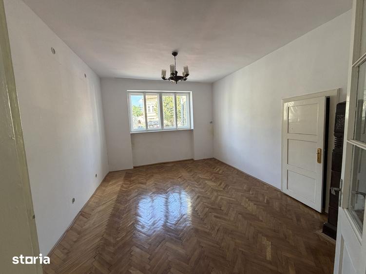 Spațiu comercial, de 100 mp, în Central