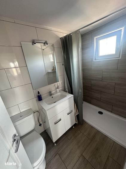 Casă cu 4 camere în Palazu Mare