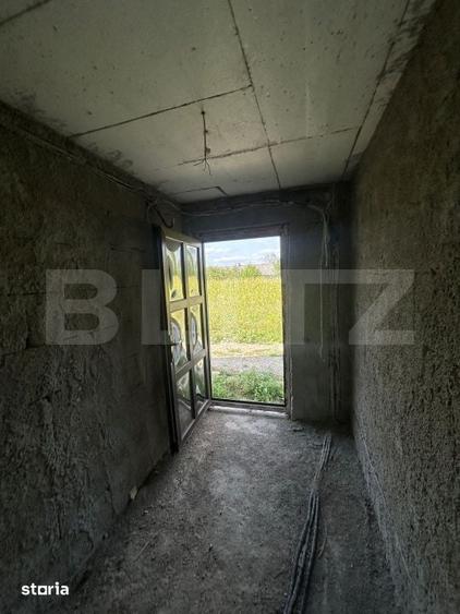 Casă cu 4 camere cu Teren 300 Mp în Comișani