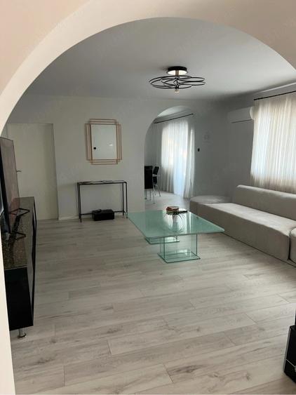 Apartament cu 3 camere decomandat în Colentina