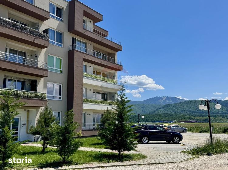 Apartament cu 3 camere decomandat în Cristian
