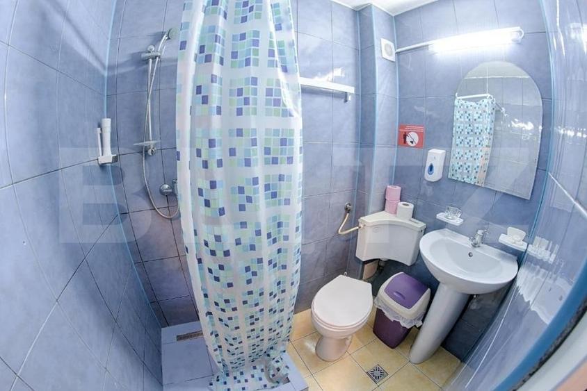 Casă individuală cu 15 camere cu Teren 100 Mp în Albert