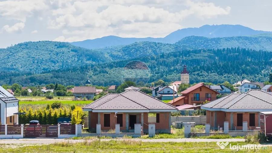 Casă cu 4 camere cu Teren 500 Mp în Cristian
