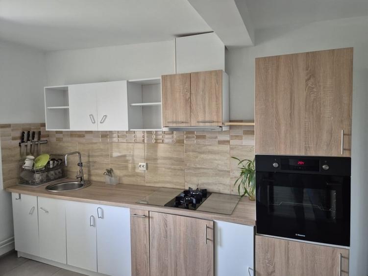 Apartament cu 3 camere decomandat, mobilat în Lipovei