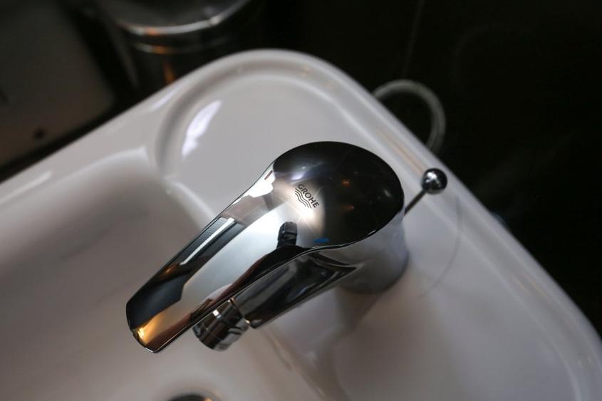 Casă cu 9 camere cu Canalizare în 1 Decembrie